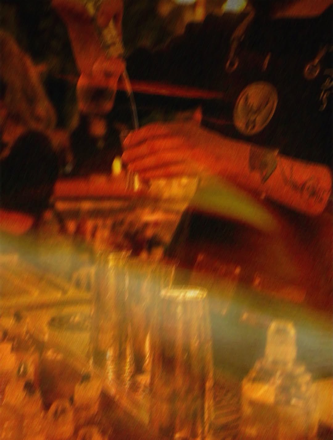 Kokteyl hazırlayan barmen